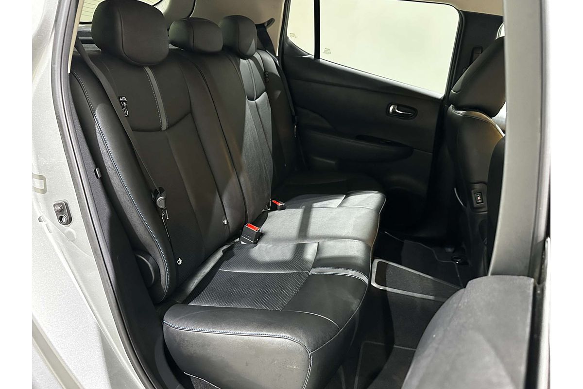 2019 Nissan LEAF  ZE1