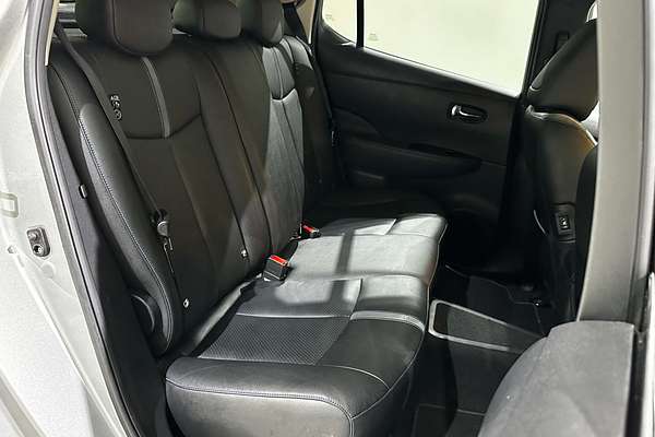 2019 Nissan LEAF  ZE1