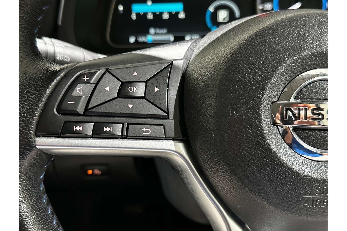 2019 Nissan LEAF  ZE1