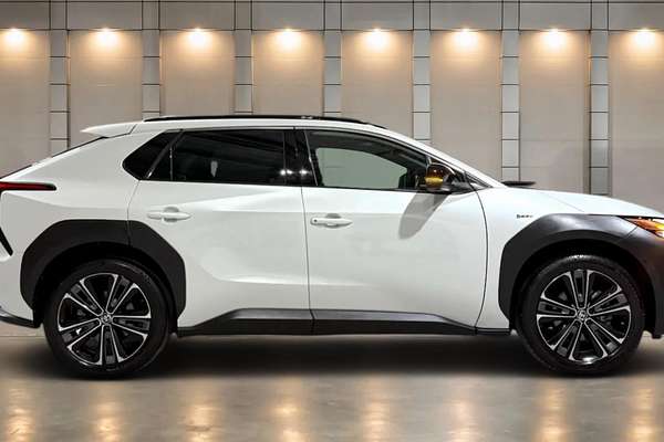 2023 Toyota bZ4X YEAM15R