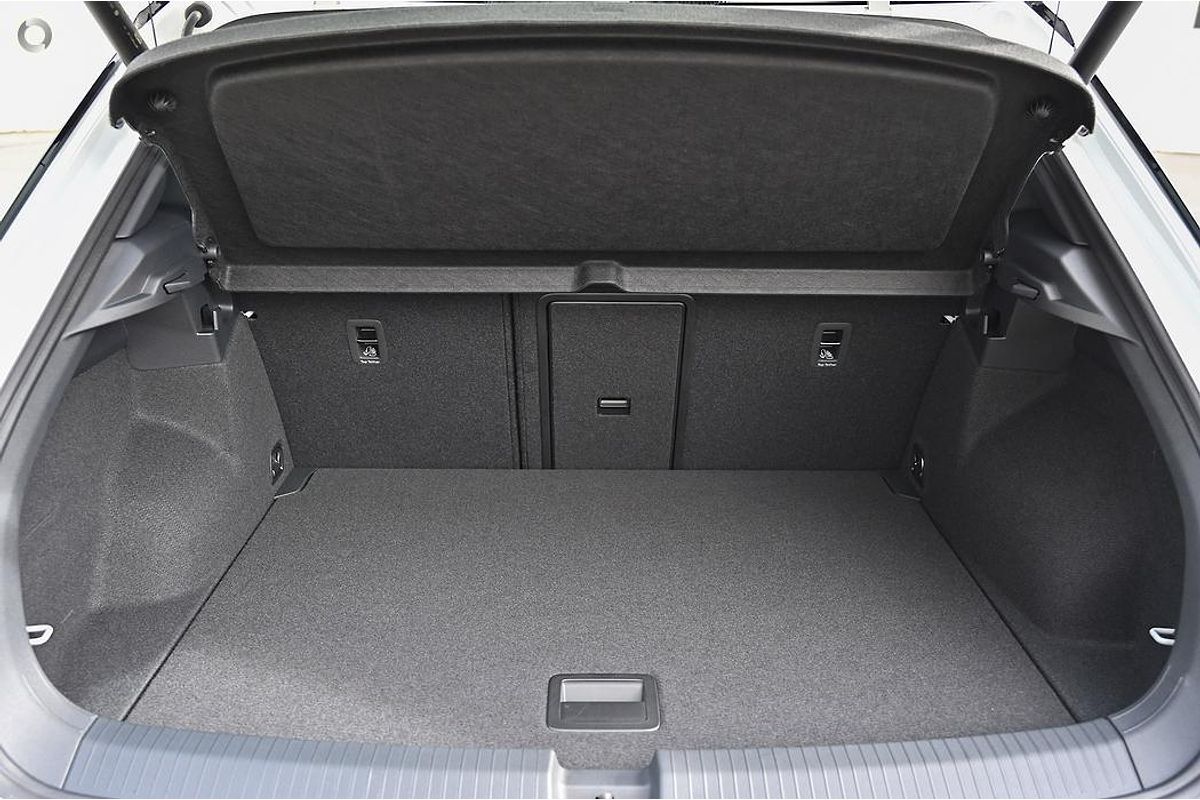 2025 Volkswagen T-Roc 140TSI R-Line D11