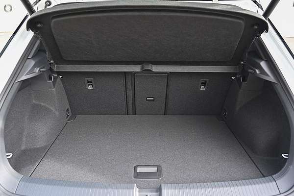 2025 Volkswagen T-Roc 140TSI R-Line D11