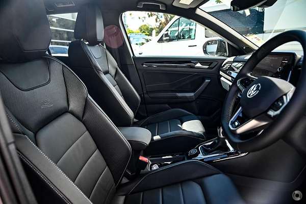 2025 Volkswagen T-Roc 140TSI R-Line D11