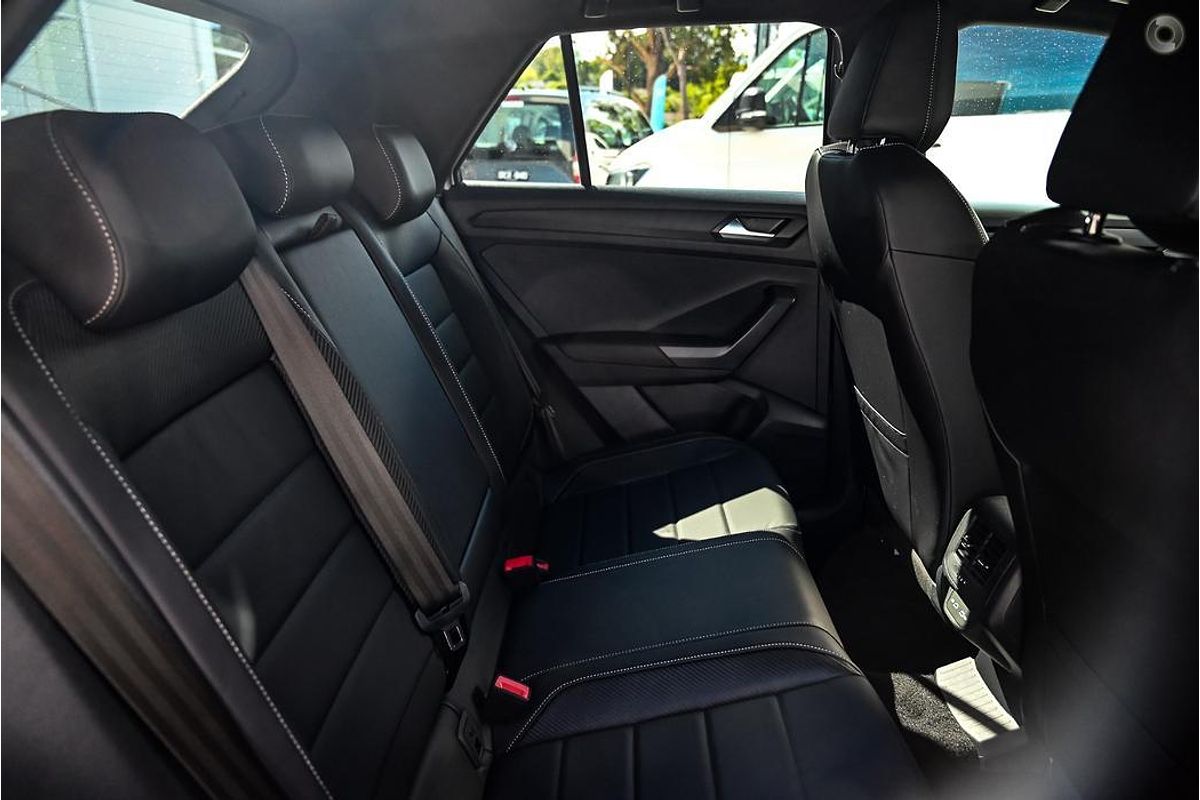 2025 Volkswagen T-Roc 140TSI R-Line D11