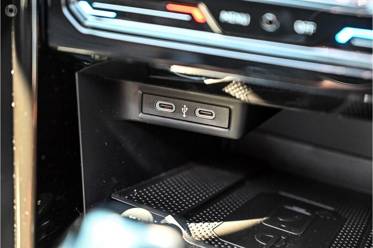 2025 Volkswagen T-Roc 140TSI R-Line D11