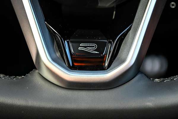 2025 Volkswagen T-Roc 140TSI R-Line D11