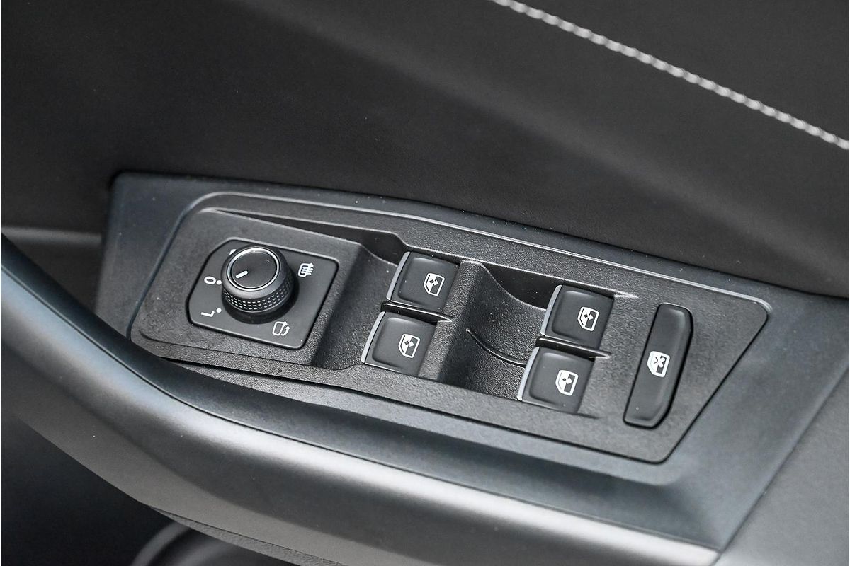 2025 Volkswagen T-Roc 140TSI R-Line D11