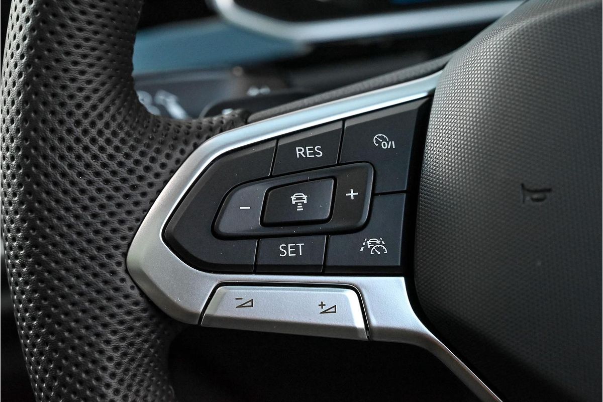 2025 Volkswagen T-Roc 140TSI R-Line D11