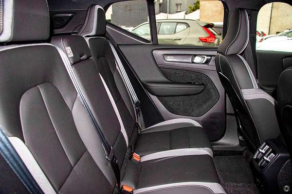 2025 Volvo EX40 Ultra Single Motor Extended Range