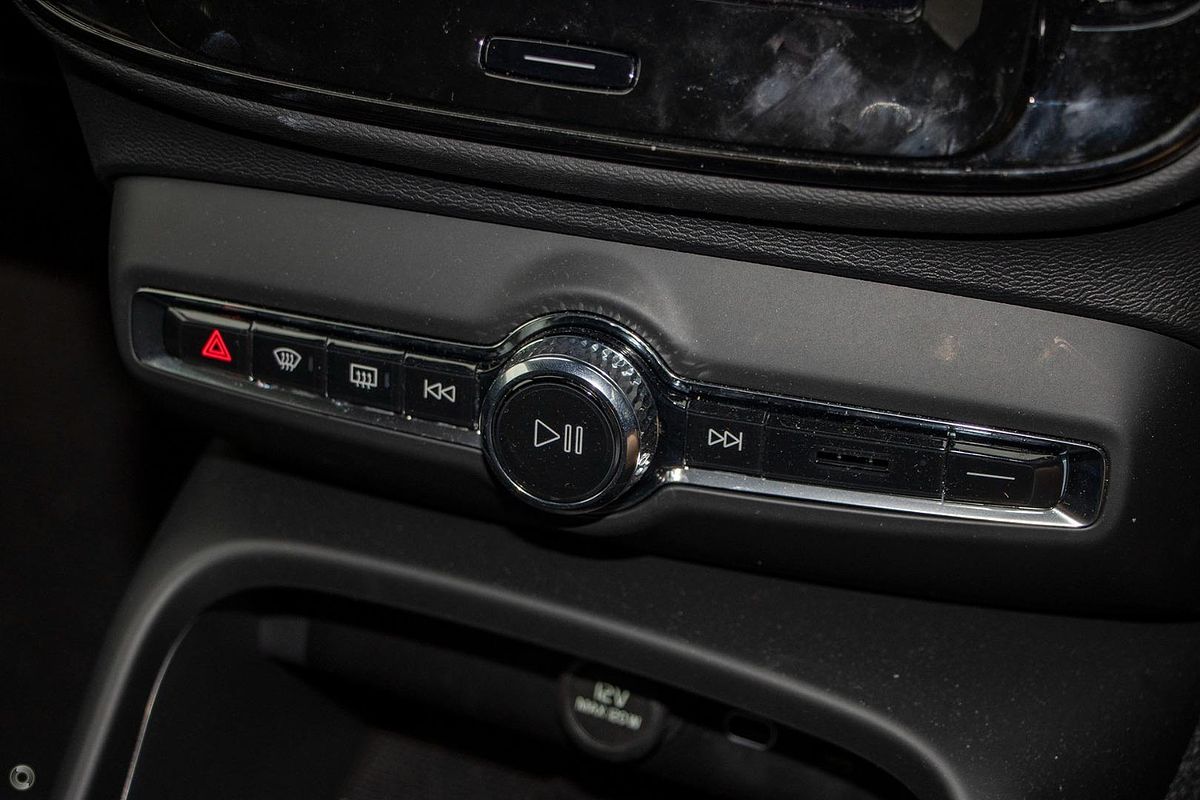 2025 Volvo EX40 Ultra Single Motor Extended Range