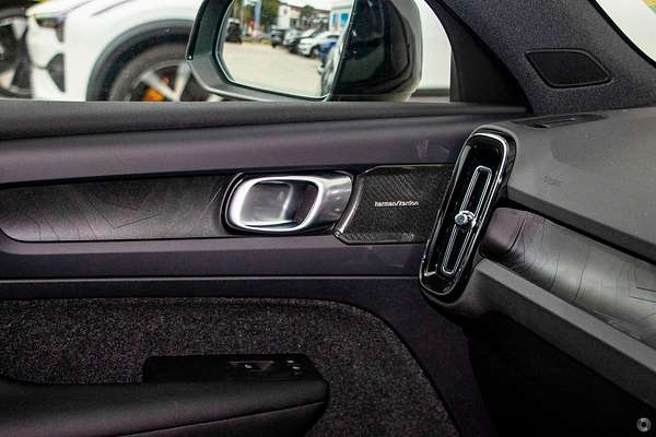 2025 Volvo EX40 Ultra Single Motor Extended Range