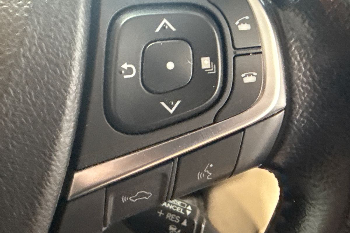 2015 Toyota Camry Atara SL AVV50R