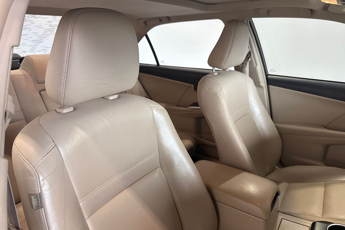 2015 Toyota Camry Atara SL AVV50R