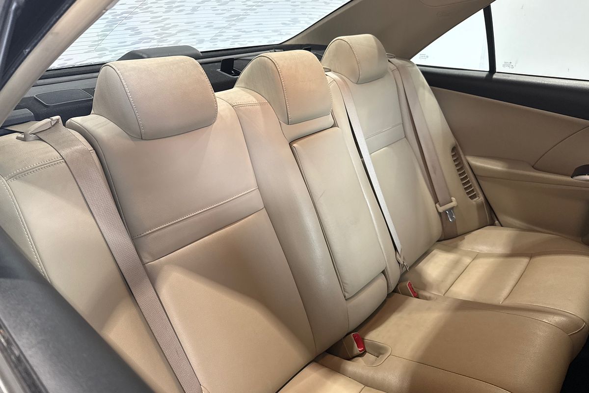 2015 Toyota Camry Atara SL AVV50R