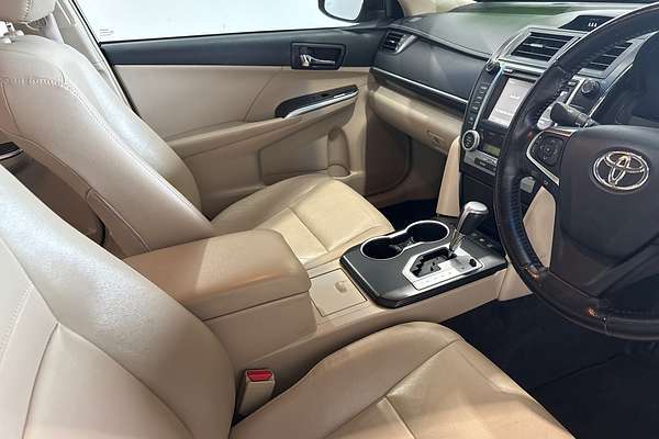 2015 Toyota Camry Atara SL AVV50R