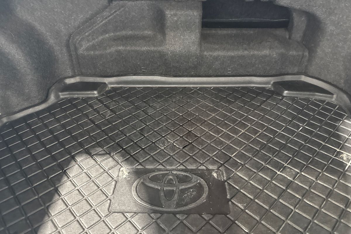 2015 Toyota Camry Atara SL AVV50R