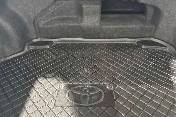 2015 Toyota Camry Atara SL AVV50R