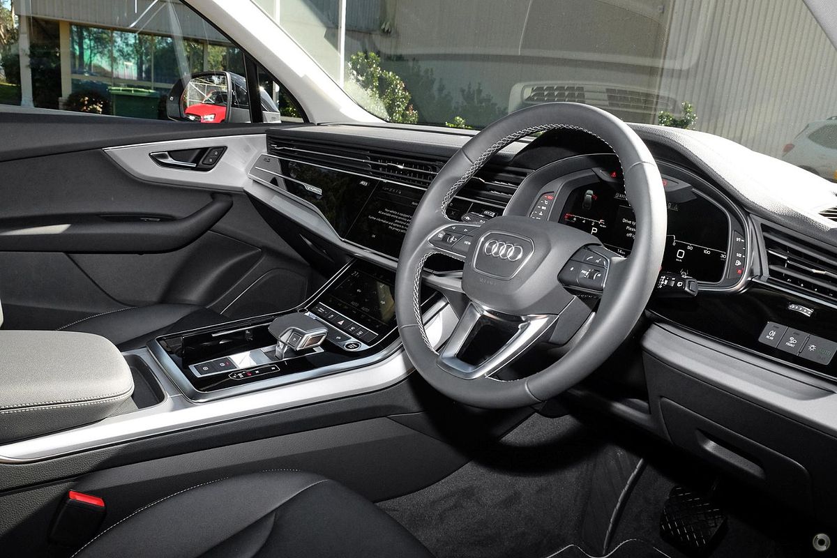 2025 Audi Q7 45 TFSI 4M