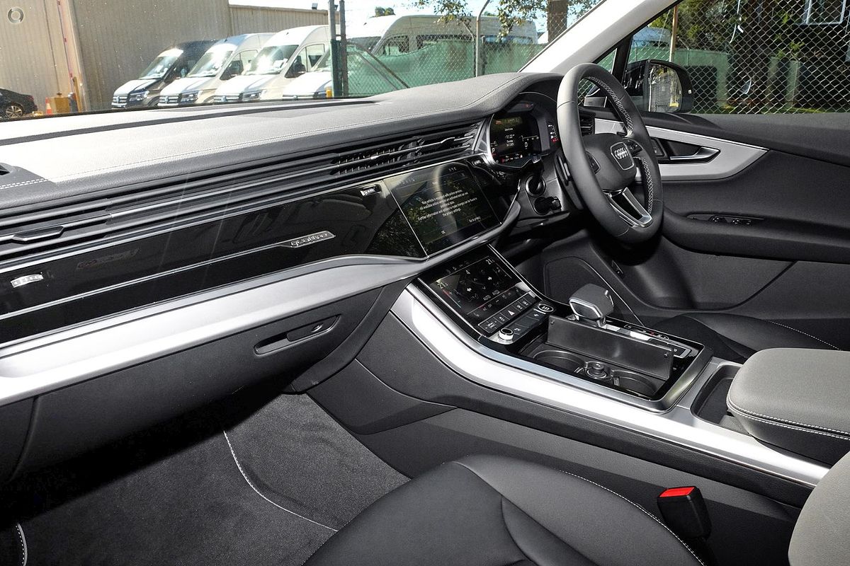 2025 Audi Q7 45 TFSI 4M