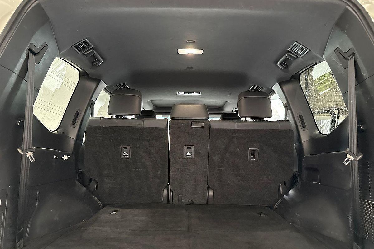 2022 Toyota Landcruiser Sahara FJA300R