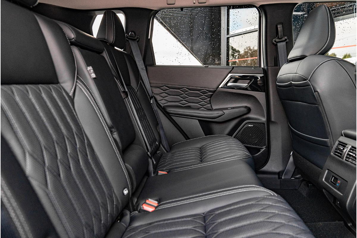 2025 Mitsubishi Outlander Exceed ZM AWD