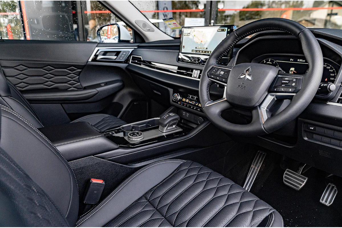 2025 Mitsubishi Outlander Exceed ZM AWD