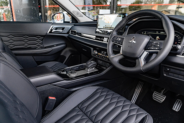 2025 Mitsubishi Outlander Exceed ZM AWD