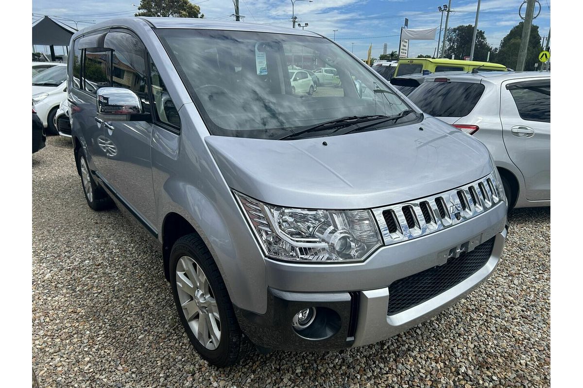 2015 Mitsubishi Delica