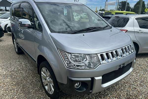 2015 Mitsubishi Delica
