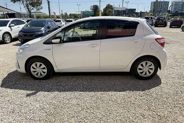 2019 Toyota VITZ F (HYBRID) NHP130