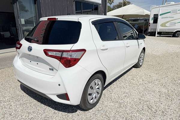 2019 Toyota VITZ F (HYBRID) NHP130