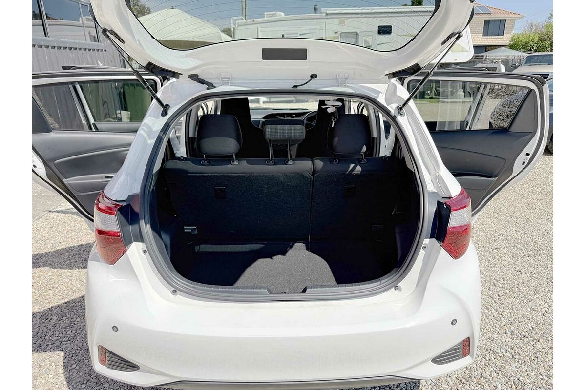 2019 Toyota VITZ F (HYBRID) NHP130