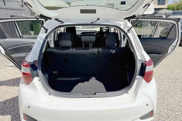 2019 Toyota VITZ F (HYBRID) NHP130