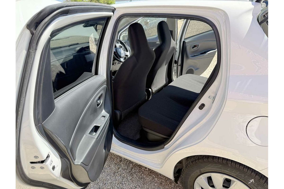 2019 Toyota VITZ F (HYBRID) NHP130