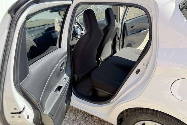 2019 Toyota VITZ F (HYBRID) NHP130