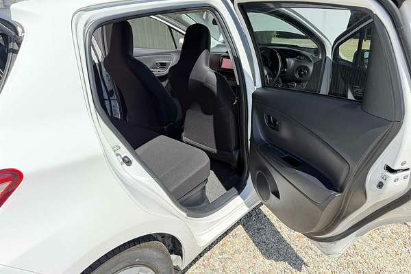 2019 Toyota VITZ F (HYBRID) NHP130