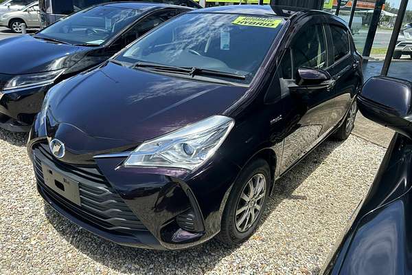 2018 Toyota VITZ F (HYBRID) NHP130