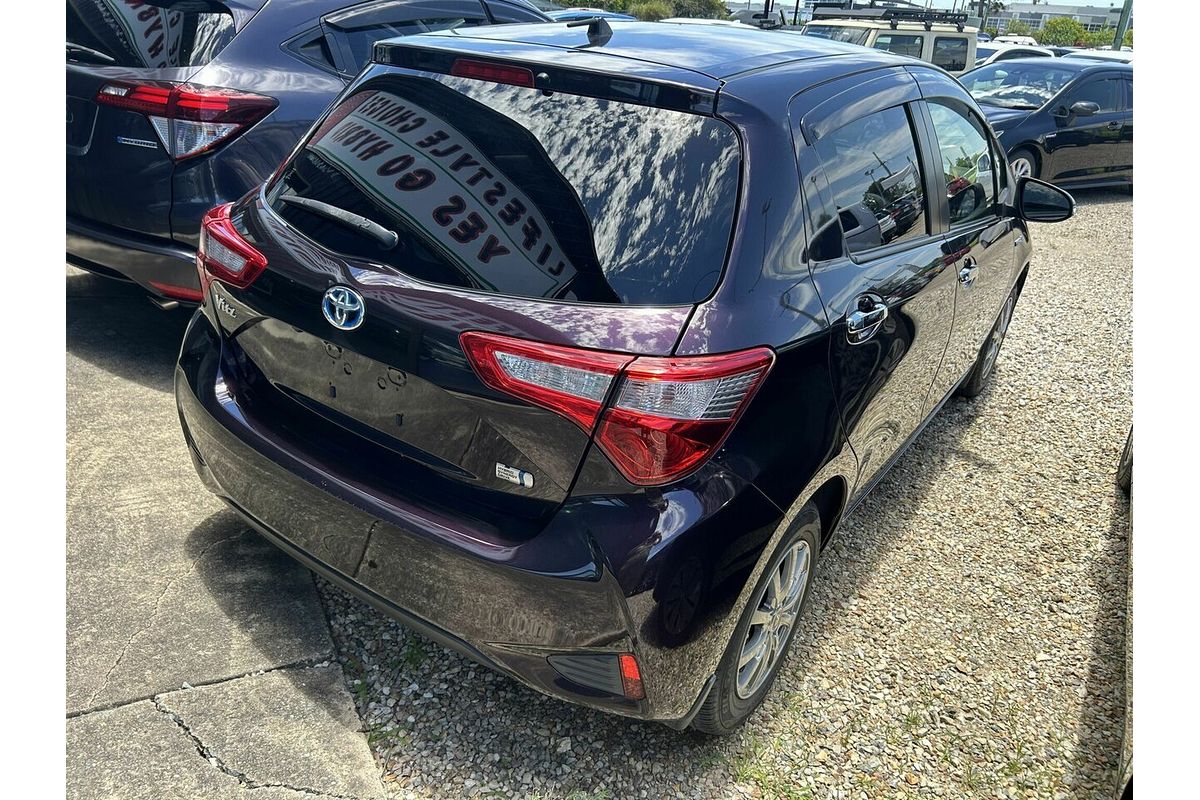 2018 Toyota VITZ F (HYBRID) NHP130