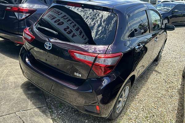 2018 Toyota VITZ F (HYBRID) NHP130