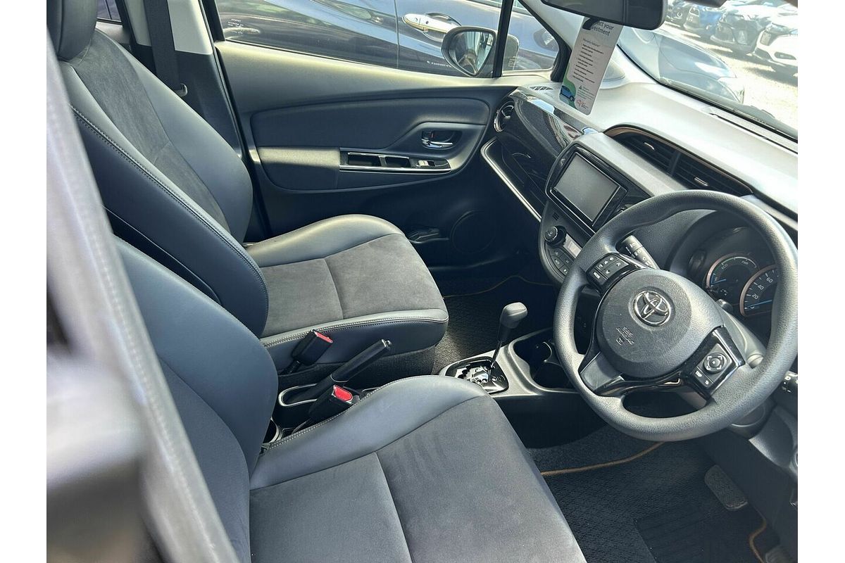 2018 Toyota VITZ F (HYBRID) NHP130