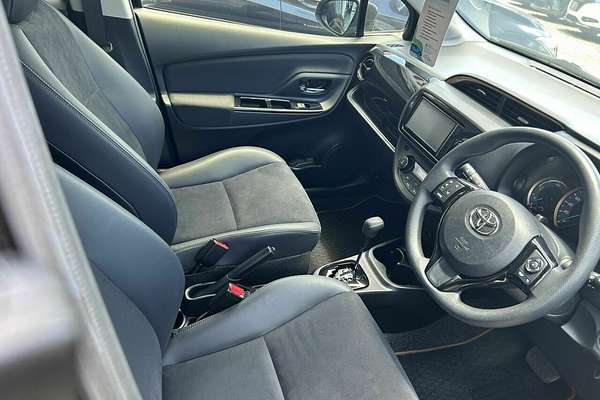 2018 Toyota VITZ F (HYBRID) NHP130