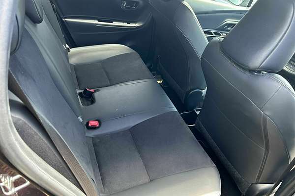 2018 Toyota VITZ F (HYBRID) NHP130