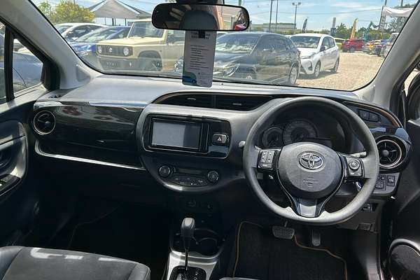 2018 Toyota VITZ F (HYBRID) NHP130