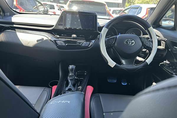 2019 Toyota C-HR (HYBRID) ZYX10