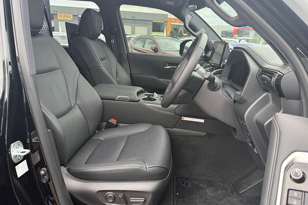 2025 Toyota Landcruiser Sahara ZX FJA300R