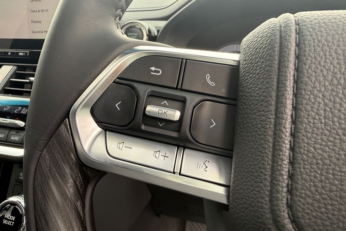 2025 Toyota Landcruiser Sahara ZX FJA300R