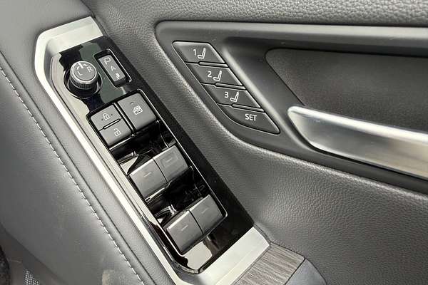 2025 Toyota Landcruiser Sahara ZX FJA300R