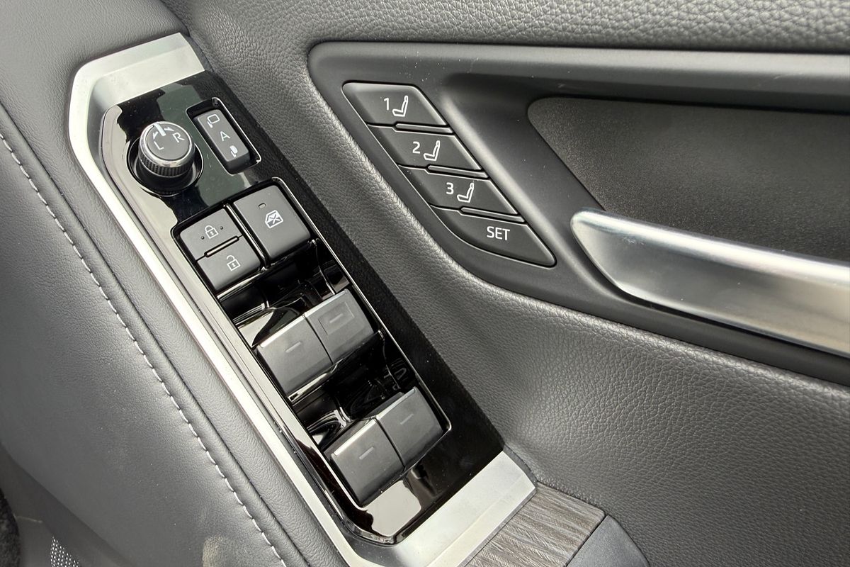 2025 Toyota Landcruiser Sahara ZX FJA300R