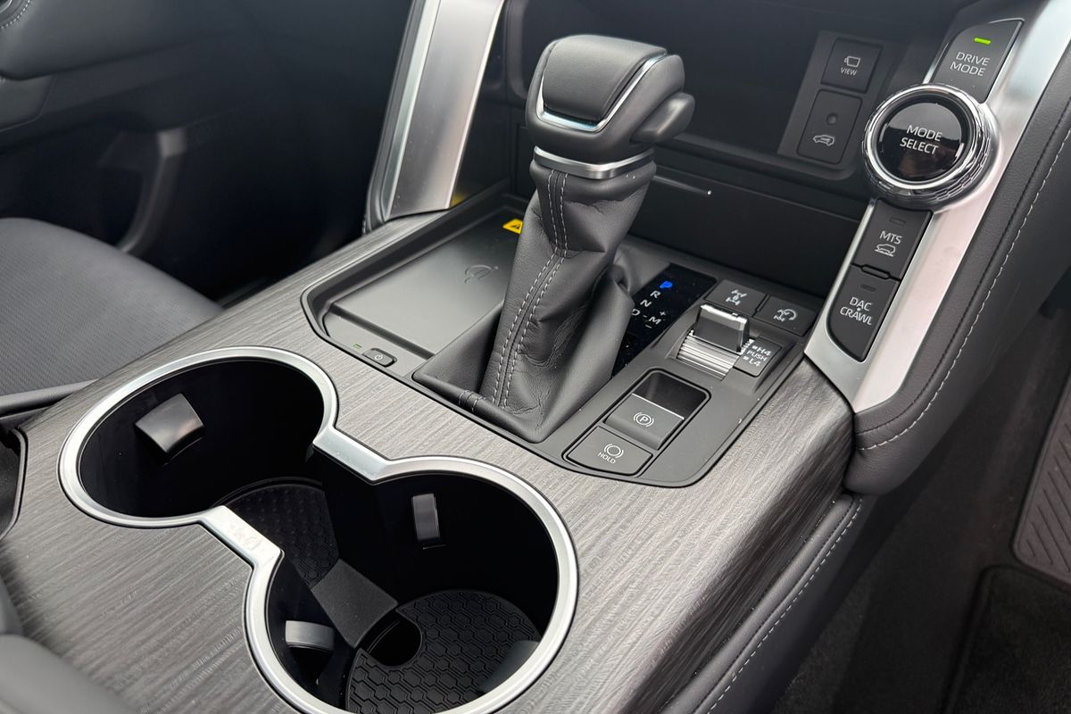 2025 Toyota Landcruiser Sahara ZX FJA300R