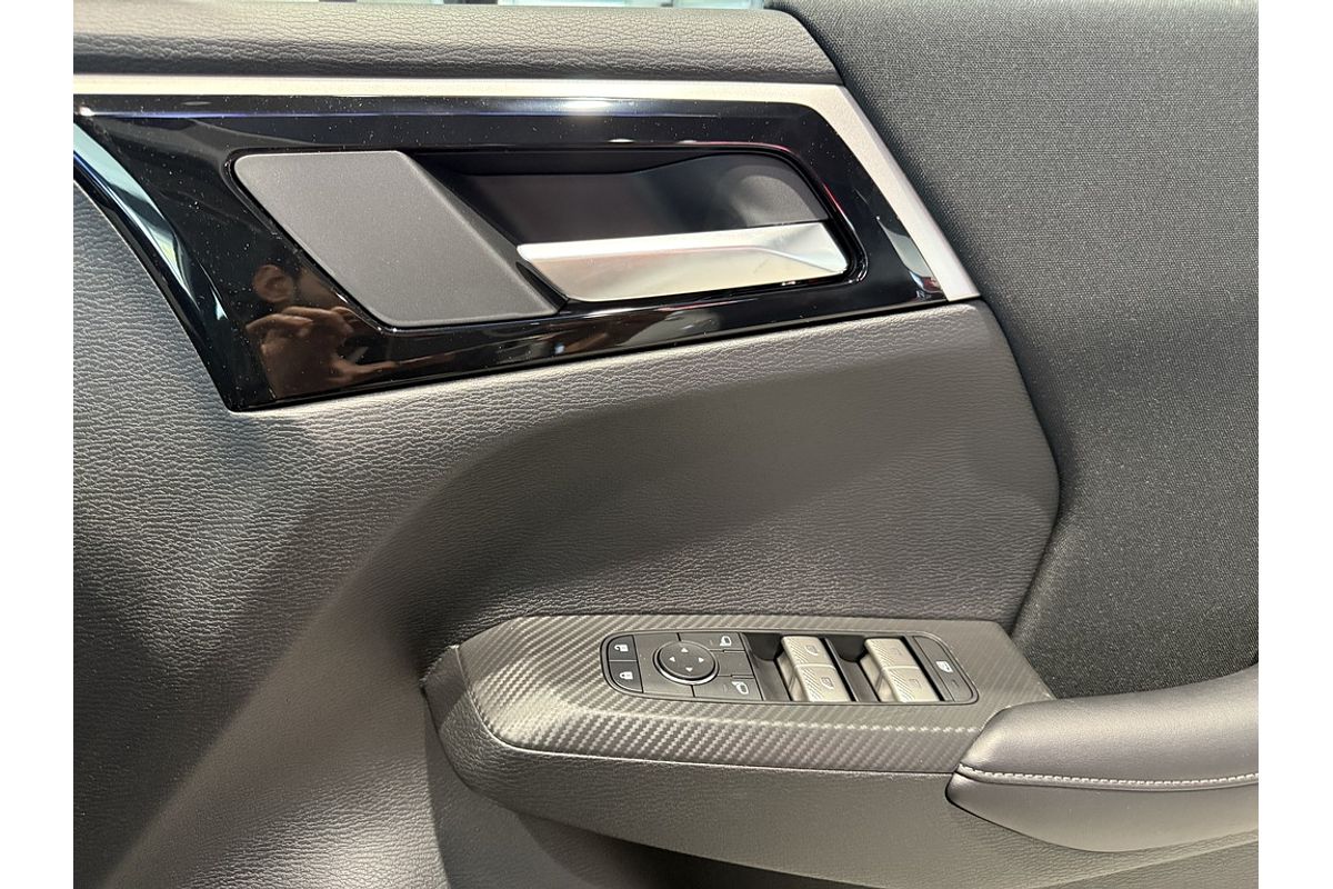 2025 Mitsubishi Outlander ES ZM